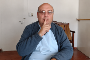 Y  DÓNDE ESTÁ EL DR. ARFÚS? NO TIENE  INFORMACIÓN O NO LE INTERESA DARLA?