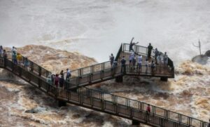 UN CAÑUELENSE SE HABRÍA ARROJADO HACIA LAS CATARATAS