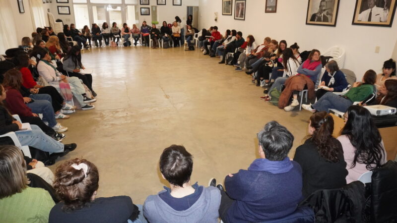 CAPACITACIÓN EN EL TRATO DE NIÑOS Y ADOLESCENTES