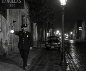 «HURGANDO ENTRE RECUERDOS»