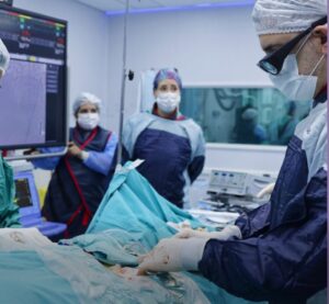El Hospital Cuenca Alta realizó por primera vez una angioplastia compleja con asistencia ventricular de última generación