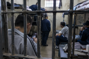 ASÍ TE AMENAZAN DESDE UNA CÁRCEL BONAERENSE: CELULARES, ARMAS Y AMENAZAS DESDE EL INTERIOR DEL SPB